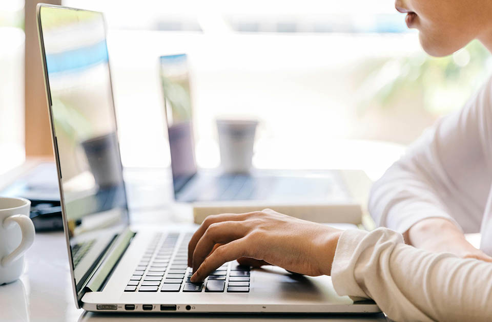 آن لائن خدمات دستیاب ہیں۔ 